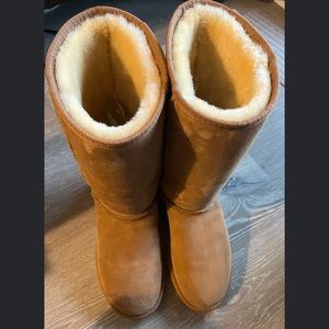 UGG Jumbo tall boots size 8 but fits also 8,5